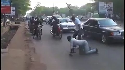 Best way to cross the crowded road safely!! FUNNY