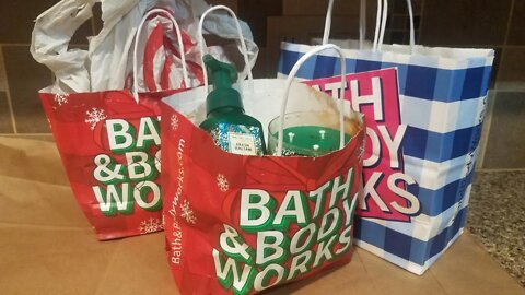 DUMPSTER DIVING THE DAY AFTER CANDLE DAY AT BATH AND BODY WORKS!!!