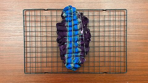 Tie-dye pattern : Rippling Pleats Mini Tapestry (Bottom Up)