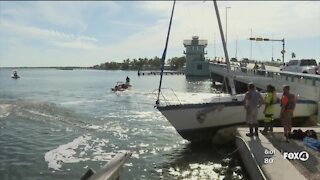 Boat still stuck on the Matlacha Pass Bridge, despite attempts to pull it out