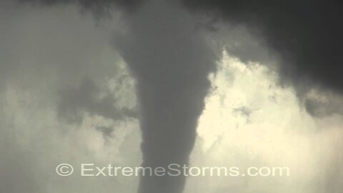 Tornado Quest - The thrill of chasing down a big tornado !!!