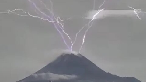 Breaking: "Apocalyptic Lightning On Mount Merapi volcano crater in Indonesia"