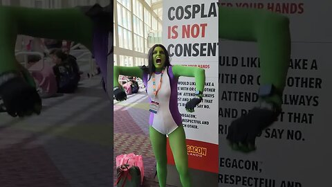 Hulk Mad | She Hulk Cosplay | Megacon