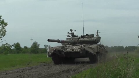 Russian T-80BV tank and BTR-82A armoured carrier crews in combat action