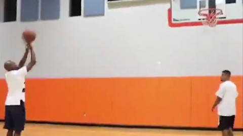 Floyd Mayweather Hits an Impressive ELEVEN Straight Jumpers