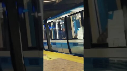 chic métro #viralvideo #montreal #traintravel