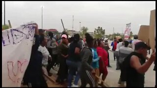 SOUTH AFRICA - Cape Town - Philippi residents protest outside the Junxion Mall (Video) (3fG)