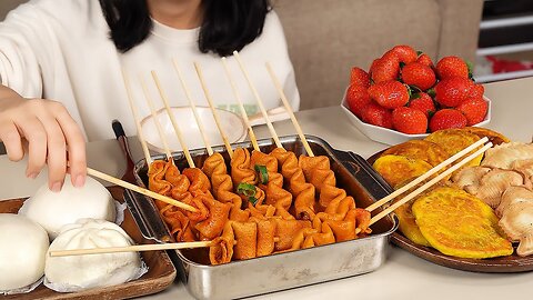Cooking mukbang :) Korean favorite winter snack(eomuk, fish bread, hoppang, hotteok, strawberry).