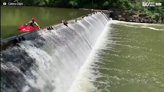 Ce kayakiste fait un salto au-dessus d'un barrage!