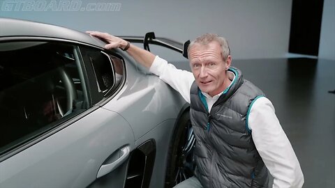 Walkaround Porsche 718 GT4 RS with Andreas Preuniger 500 HP 992 GT3 powered Cayman-sized beast!