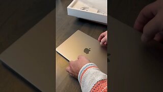 M2 MacBook Pro Unboxing #