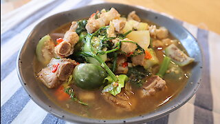 Northern Thai spicy soup with pork (Kaeng Oom Moo)