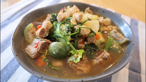 Northern Thai spicy soup with pork (Kaeng Oom Moo)
