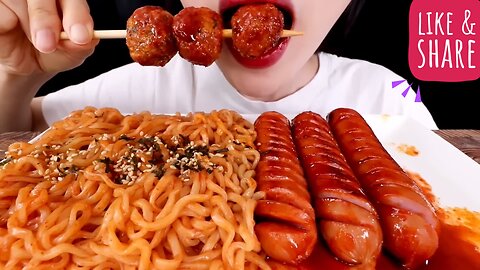 ASMR MUKBANG｜ENJOYING SPICY FIRE NOODLES WITH CRISPY SAUSAGES AND DELICIOUS DUMPLINGS