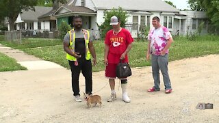 KC-area postal workers saves residents from apartment fire