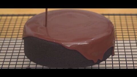 With only three ingredients, the fastest and most delicious chocolate cake.
