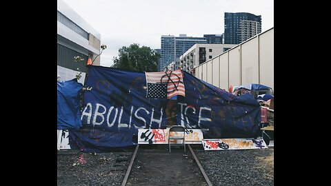 June 17+ 2018 antifa Ice occupation 1.2 Attacking journalist with a wooden pallet