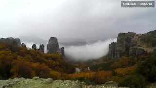 Time-lapse mostra misterioso nevoeiro na Grécia