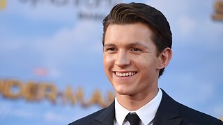Tom Holland Comes To The Rescue After Autograph Mob Nearly Crushes Fan