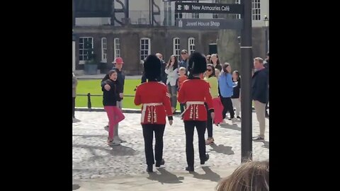 Guard shouts tourist scream 😱 make way #toweroflondon