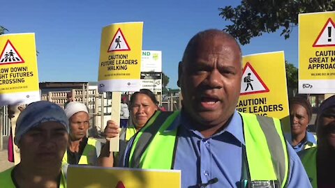 South Africa - Cape Town - Walking bus Dan Plato (Video) (VCM)