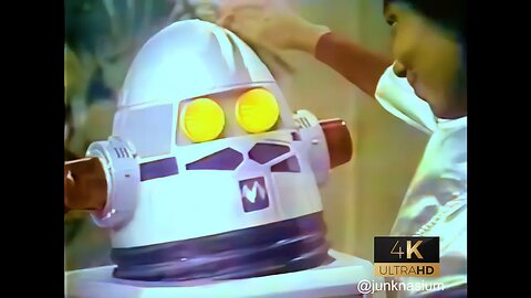 "What's The Fuss, Gus?" The Famous Sass-Talking Schlitz Robot (1979 TV Commercial)