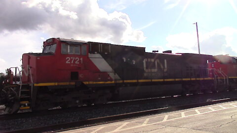 482 Eastbound Manifest Train In Ontario CN 2721, CN 8808 & CN 2237