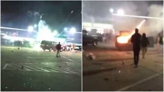 Fuoco d'artificio esplode dentro un'auto