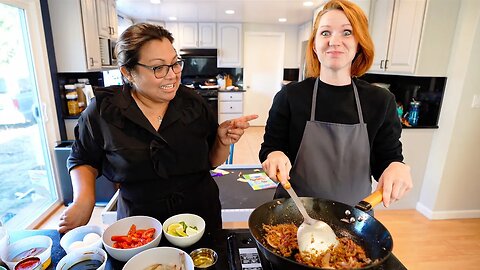 Celebrity chef teaches American how to make Malaysian Mee Goreng Mamak