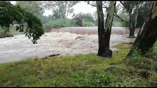 Rain causes flash flooding in Johannesburg (fuV)