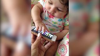 "Baby Girl Plays Fur Elise On Piano App"