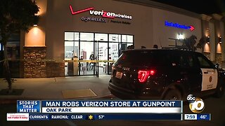 Man robs Verizon store at gunpoint