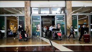 SOUTH AFRICA - Johannesburg - Cathay Pacific Flight from Hong Kong - Video (x9H)