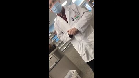 Woman asks pharmacist for the "vaccine" package inserts... Check his reaction