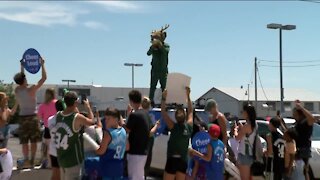 Fans send Bucks off to Brooklyn in style ahead of crucial Game 7
