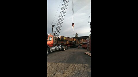 crane unloadibg beams