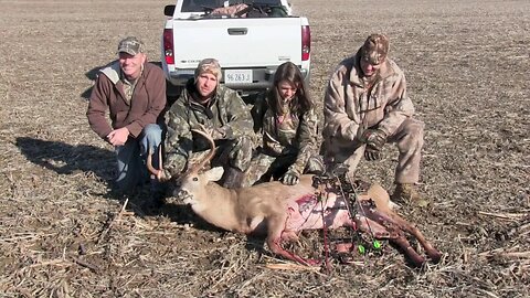 Illinois Whitetail Buck Bow Hunt 2013