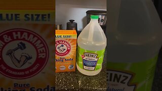 Why you should use baking soda and Vinegar to clean #2023 #lifehacks #cleaningroutine #2023shorts