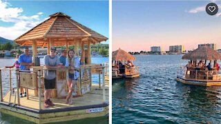 You Can Rent A Floating Bar At Wasaga Beach This Summer & It’s Like A Trip To The Tropics