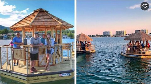 You Can Rent A Floating Bar At Wasaga Beach This Summer & It’s Like A Trip To The Tropics