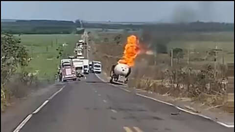 WOW TRUCK EXPLODES IN PARAGOMINAS-BRAZIL