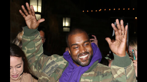 Kanye West praying for Issa Rae after SNL skit