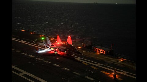 Primeira decolagem noturna (foto) e primeiro pouso noturno de um caça embarcado MiG-29K