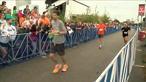 More than 2,500 athletes compete in 40th annual Milwaukee Lakefront Marathon