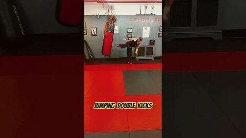 Jumping double kicks #martialarts #taekwondo #kickboxing #tallman #tallkicker #tallkickboxing #kick