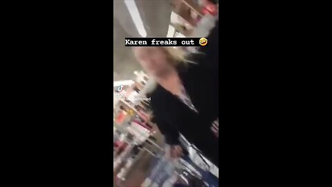 Karen Freaks Out In Walmart🤦🏾‍♂️