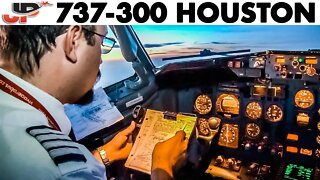 Piloting BOEING 737-300 to Houston | Cockpit Views