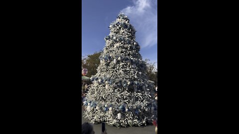 Disneyland Very Merry Christmas parade 2021