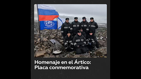 Marinos rusos colocan placa conmemorativa en una isla del Ártico