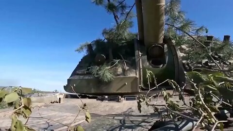 152mm Msta-S & Acacia-M Self-Propelled Howitzers In Action Destroy Ukranainan Positions & Personnel